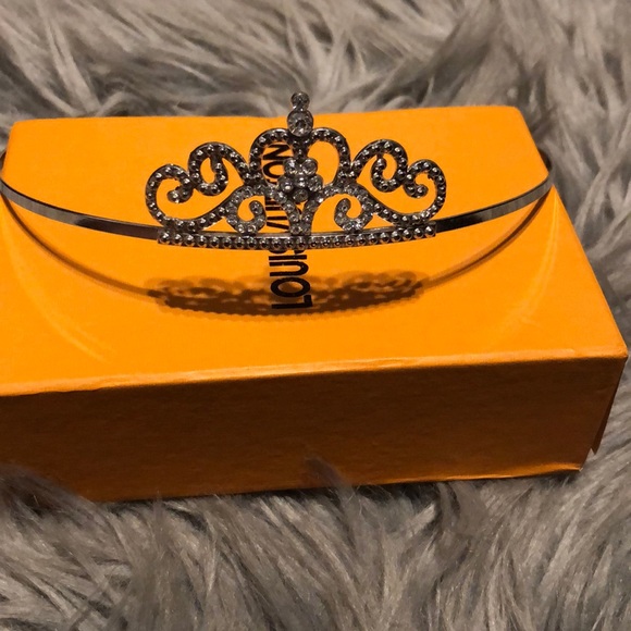 Crown - Picture 2 of 3